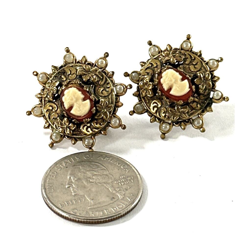 Cameo Faux Pearl Screw Back Earrings Gold Tone Filigree Victorian Revival - Picture 3 of 5